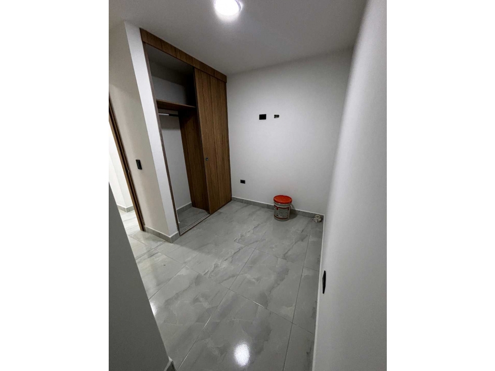 SE VENDE HERMOSO APARTAMENTO EN VENTA EN BAJOS DE NIQUIA — foto 3