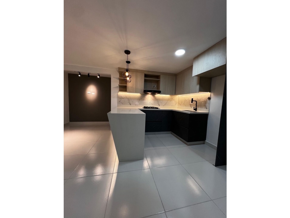 SE VENDE HERMOSO APARTAMENTO EN ITAGUI CERCA AL CENTRO DE LA MODA — foto 2
