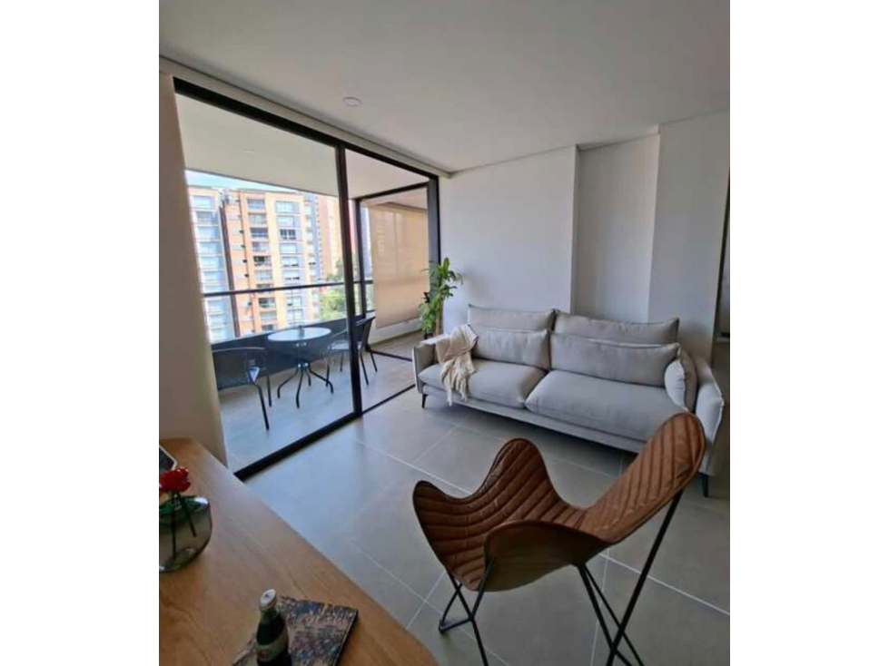 SE VENDE HERMOSO APTO EN ENVIGADO LOMA LAS BRUJAS, SECTOR TRANQUILO. - 3