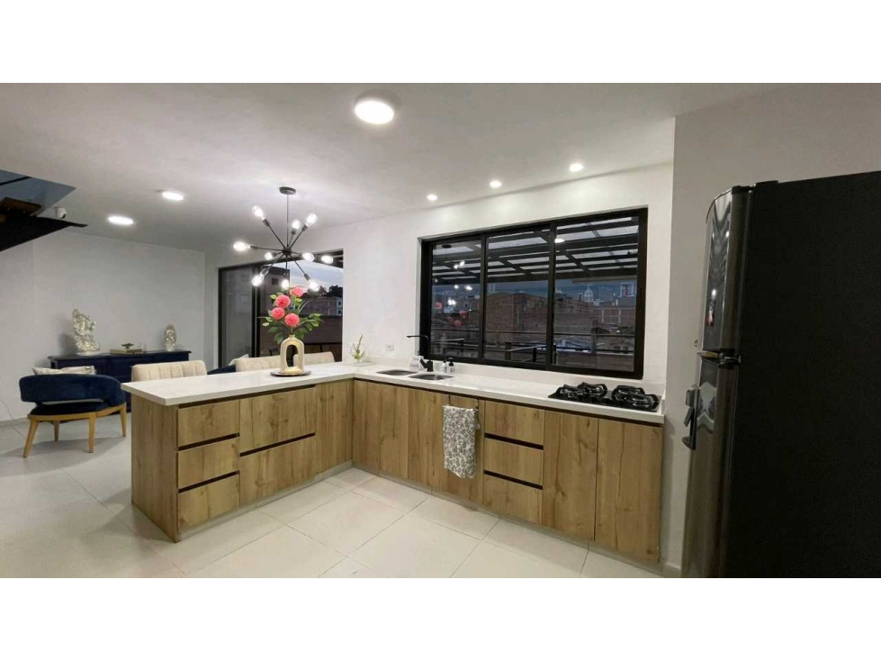 SE VENDE HERMOSO PENTHOUSE 300m2.A 3 CUADRAS DEL PARQUE DE BELLO