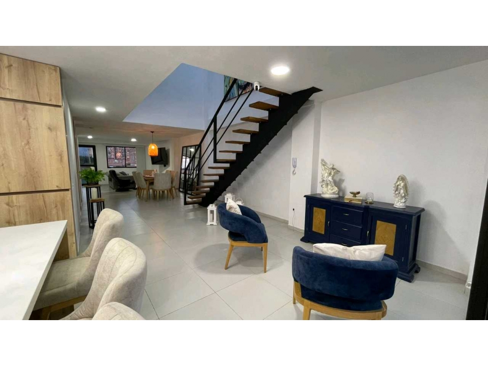 SE VENDE HERMOSO PENTHOUSE 300m2.A 3 CUADRAS DEL PARQUE DE BELLO — foto 3