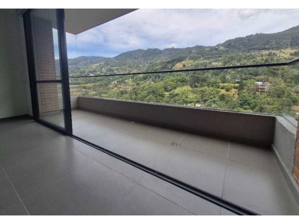 SE VENDE HERMOSO Y MODERNO APTO EN ENVIGADO, LOMA DEL ESCOBERO.