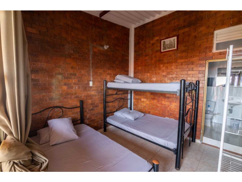 SE VENDE HOTEL PISCINA MACALIZ MESITAS DEL COLEGIO — foto 2
