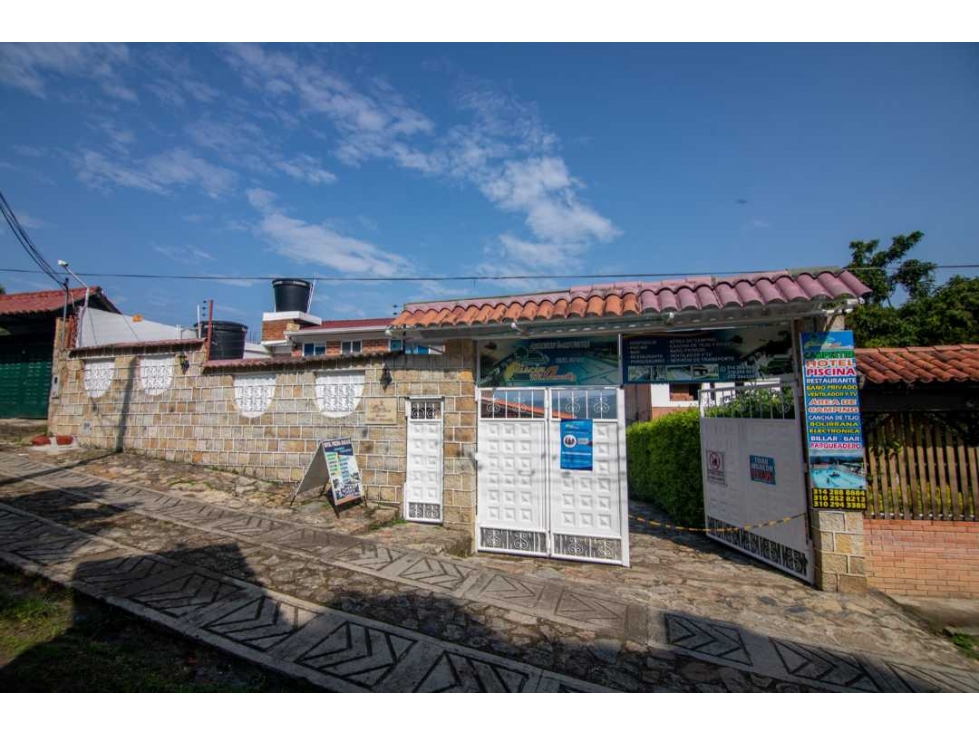 SE VENDE HOTEL PISCINA MACALIZ MESITAS DEL COLEGIO