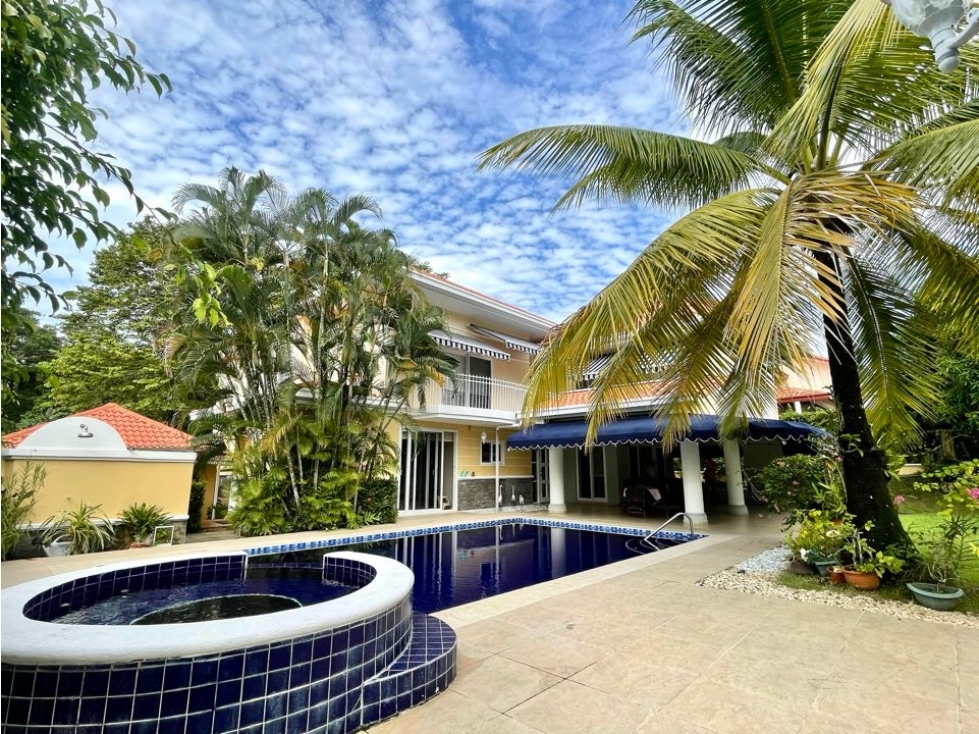 Se vende increíble casa en Camino de Cruces. (MM)