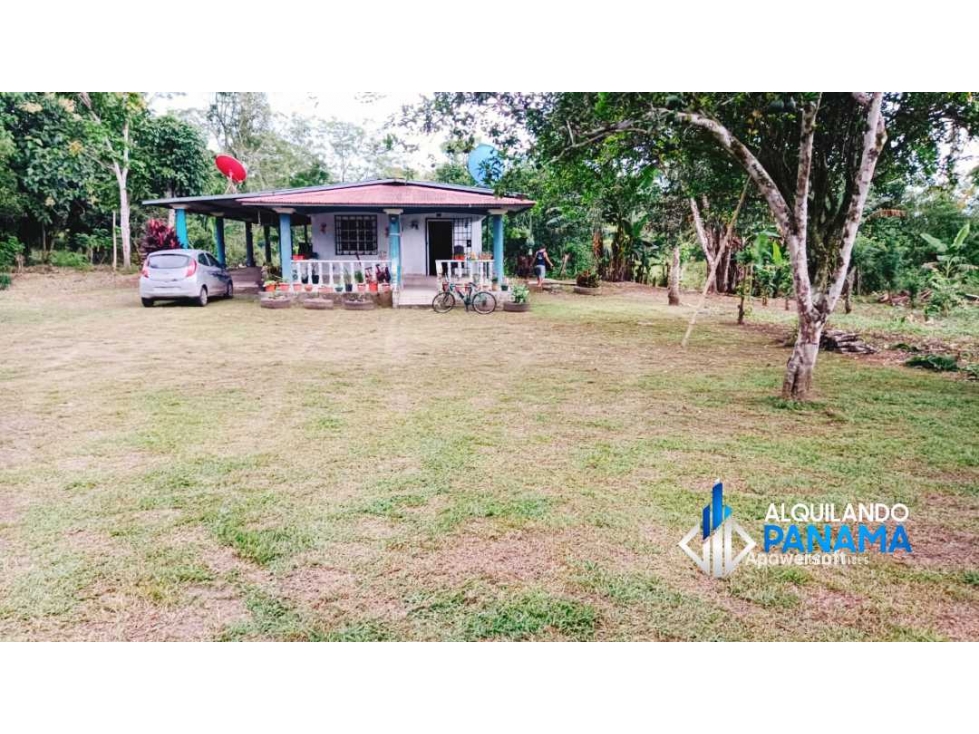Se vende linda casa campestre en Santo Domingo, Bugaba!