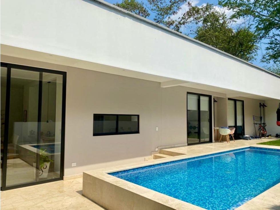 Se vende linda casa en el Aguacatal