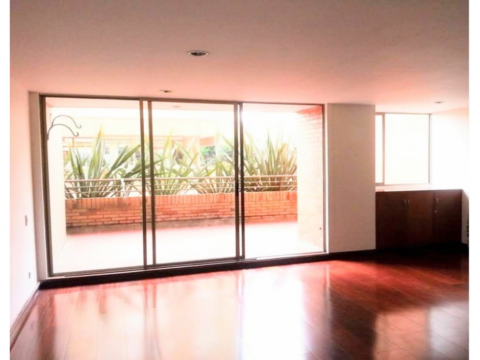 SE VENDE LINDO APARTAMENTO EN CLUB HOUSE EN LISBOA.T/ A.