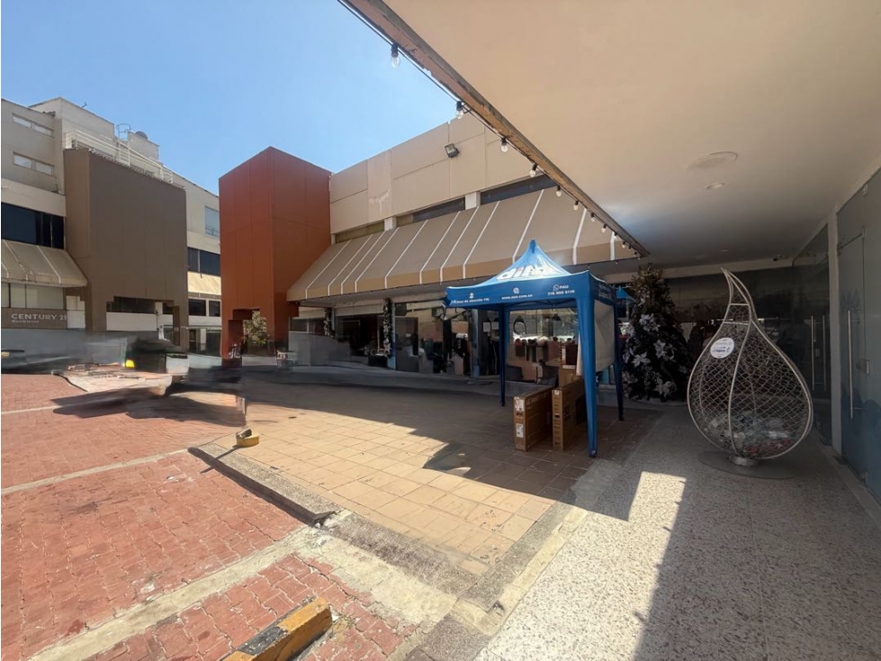 Se vende local Centro Comercial Country Plaza Barranquilla.