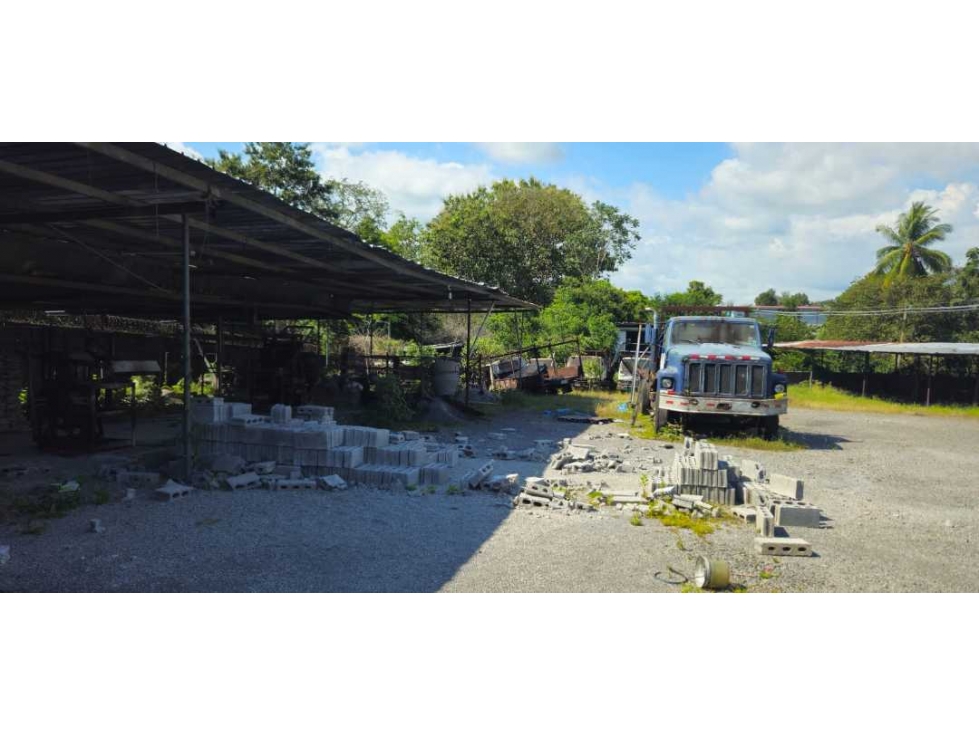 SE VENDE LOCAL COMERCIAL A AHORILLA DE PANAMERICANA - 4