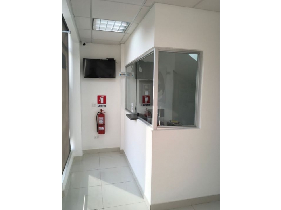 Se Vende Local Comercial con Mezzanine, Área Oeste - 3