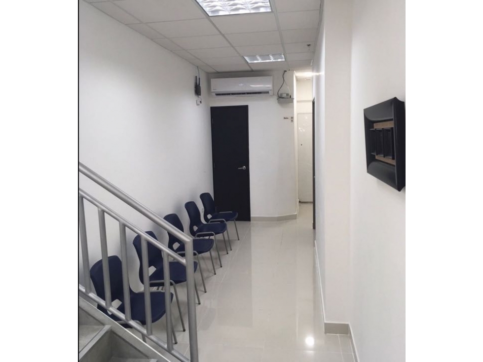 Se Vende Local Comercial con Mezzanine, Área Oeste - 5