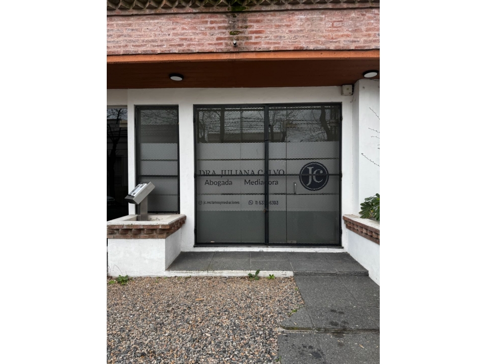 SE VENDE LOCAL COMERCIAL EN EL CENTRO DE LUJÁN! Inmejorable ubicación. - 2