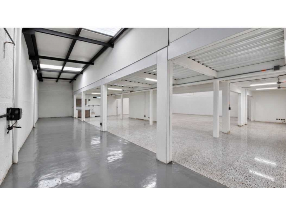 SE VENDE LOCAL COMERCIAL EN EL POBLADO-MEDELLIN — foto 2