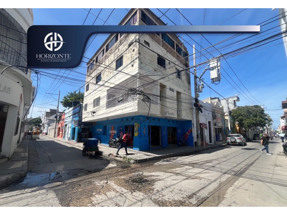 SE VENDE LOCAL COMERCIAL Y APARTAMENTO EN EL CENTRO DE SANTA MARTA