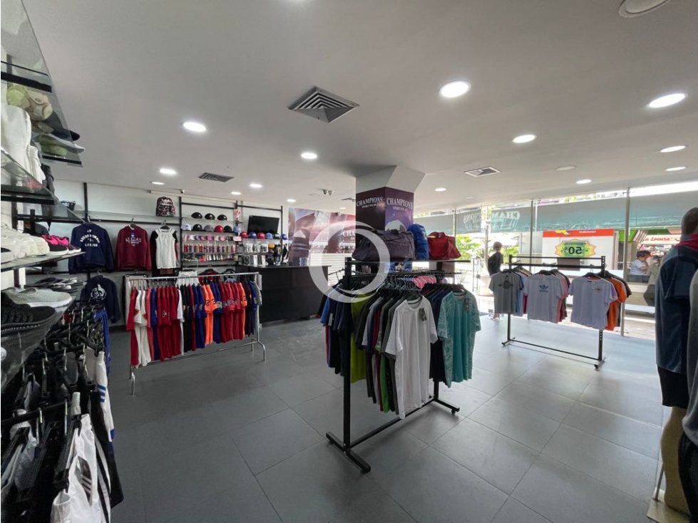 SE VENDE LOCAL COMERCIAL EN HOLGUINES TRADE CENTER — foto 2