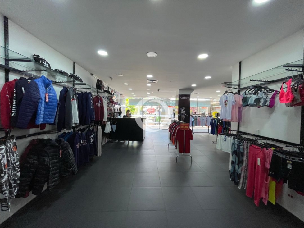 SE VENDE LOCAL COMERCIAL EN HOLGUINES TRADE CENTER — foto 6