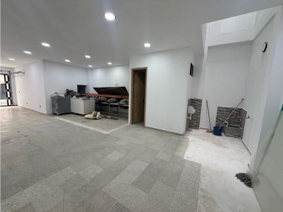 SE VENDE LOCAL COMERCIAL EN LA CEJA SECTOR SAN CAYETANO FRENTE COLISEO — foto 4
