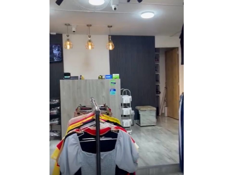 SE VENDE LOCAL COMERCIAL RENTANDO Y APARTAMENTO PARQUE ARANJUEZ — foto 4