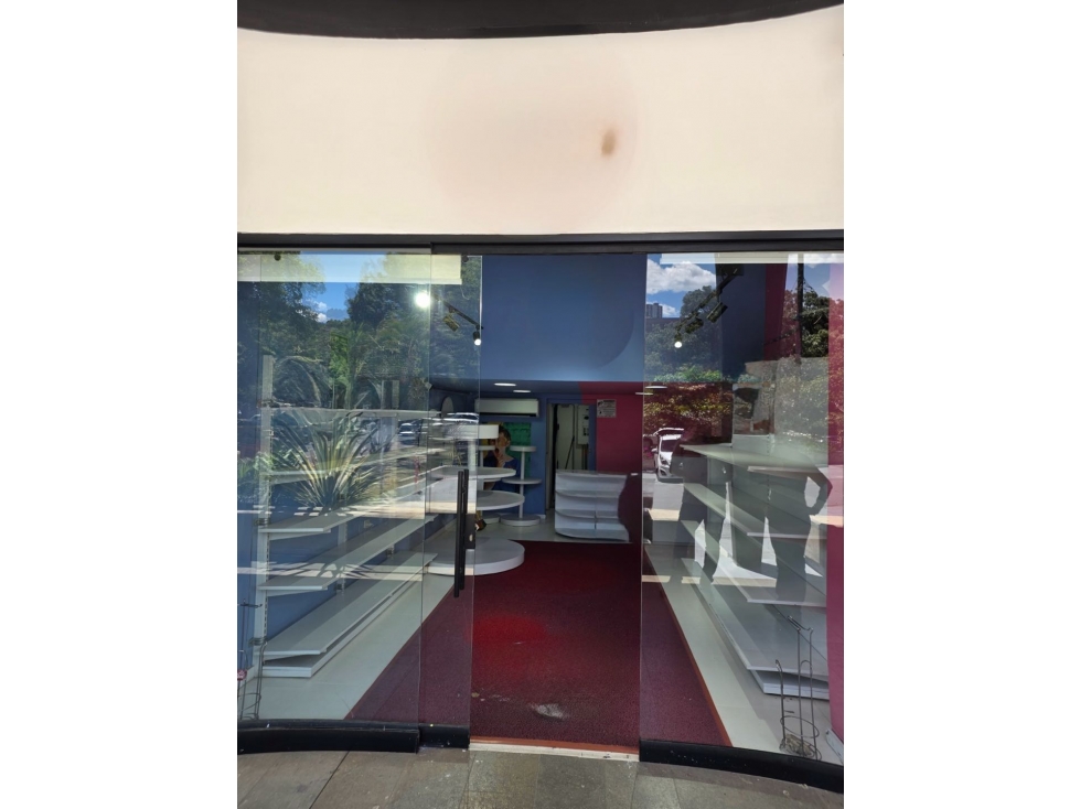 Se Vende Local con mezanine en Mall comercial, Medellín — foto 2