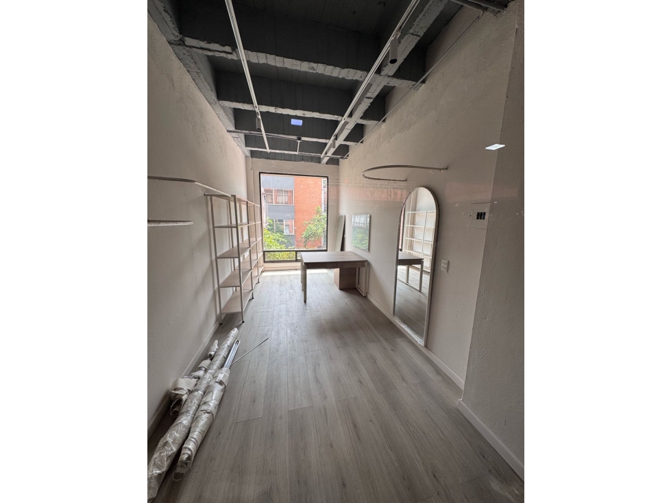 SE VENDE LOCAL OFICINA CONSULTORIO PARQUE DEL POBLADO CALLE 10