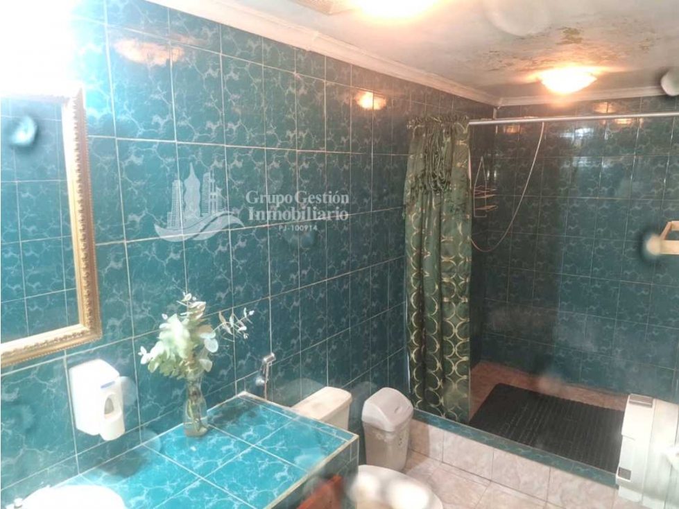 SE VENDE LOCAL PLANTA BAJA, 2 APARTAMENTOS EN PLATAN ALTA 292.80 m2 - 4