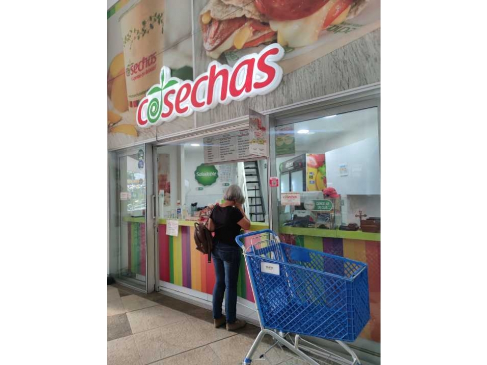 Se vende local en mall comercial excelente ubicación - 2