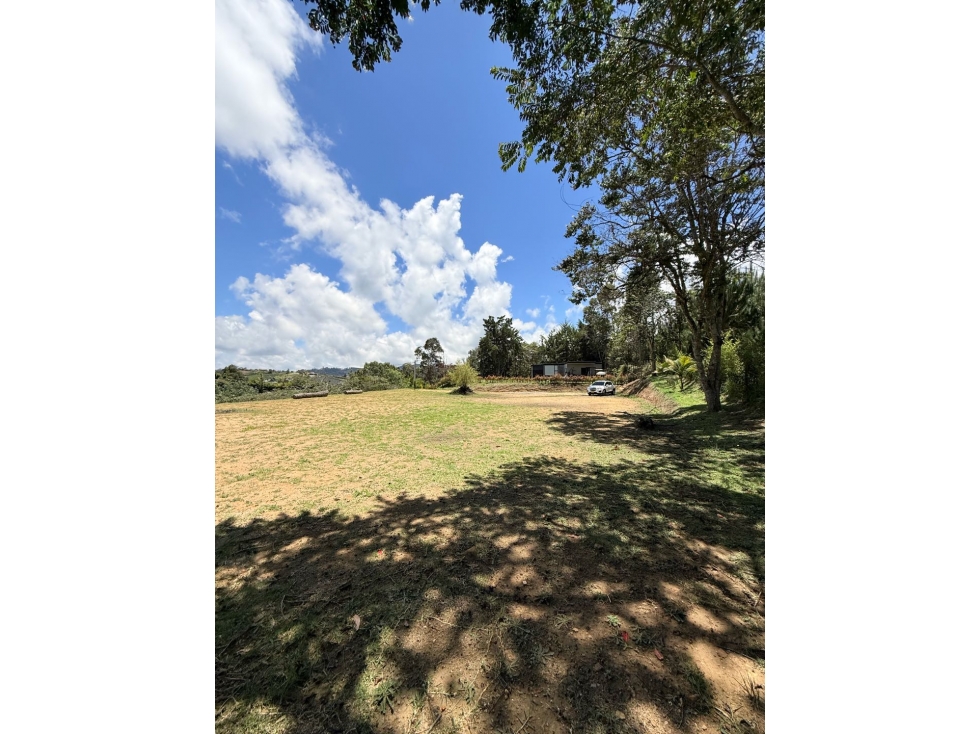 Se vende lote campestre de 1.400 m2 en Altogrande, El Carmen