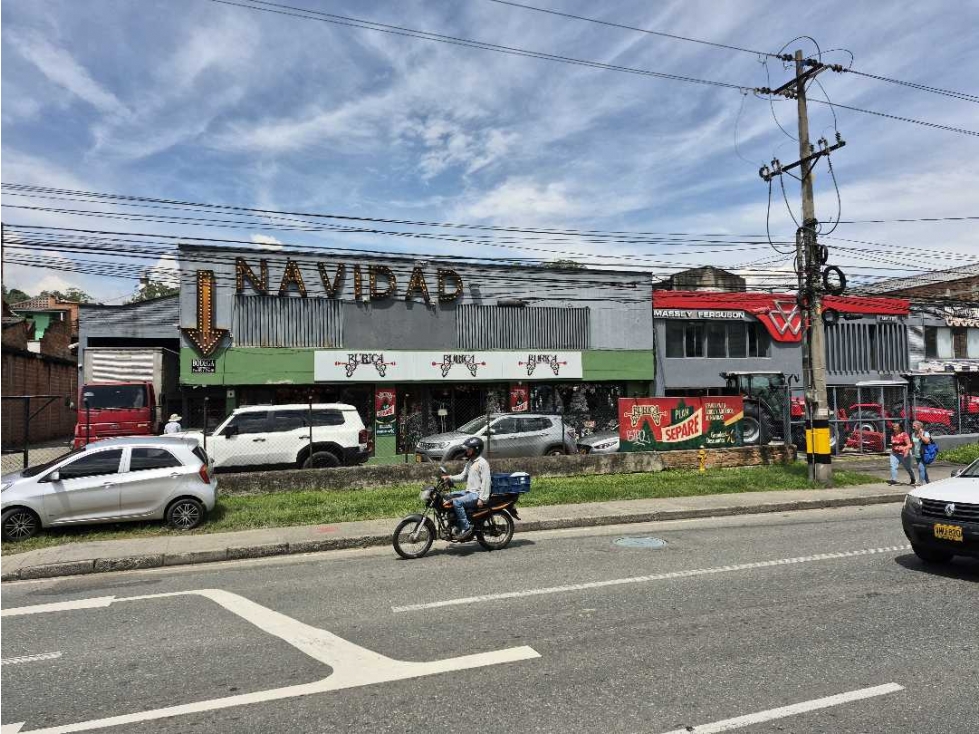 Se vende lote con bodega sobre la avenida guayabal