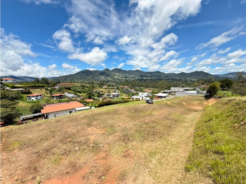 Se vende lote de 3.500 m2 con hermosa vista sector Aguas Claras
