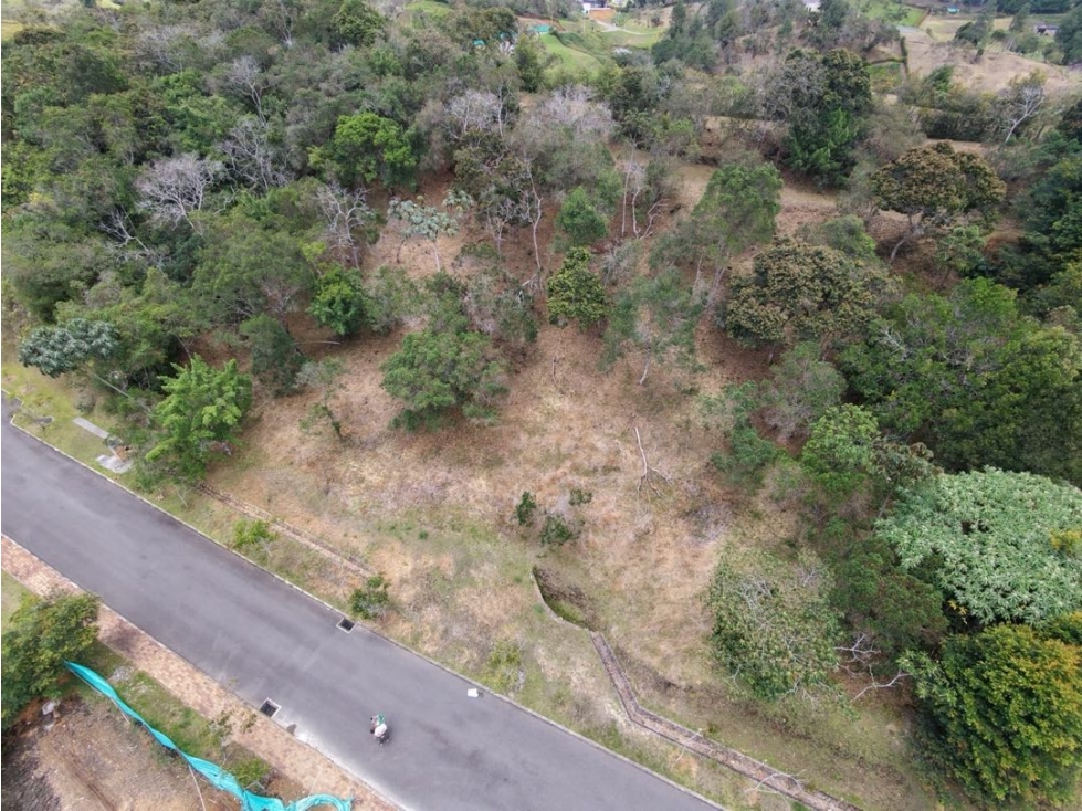 Se vende lote de 3.566 m² con hermosa vista en Entrelagos — foto 6