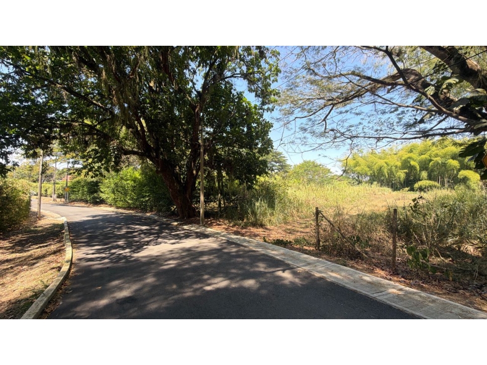 SE VENDE LOTE DE TERRENO DE 7.100 M2 EN CONDOMINIO JAMUNDI - 3