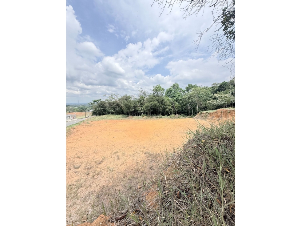 SE VENDE LOTE EN ALTO PQNCE RP-MUR