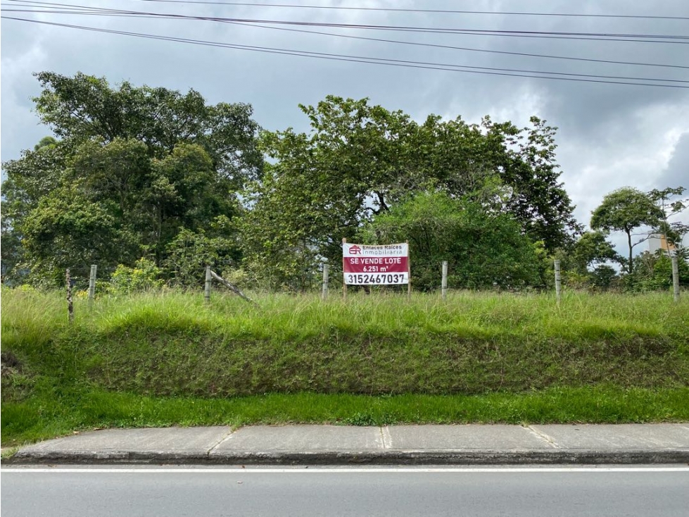 Se vende lote en Av. Centenario, Armenia