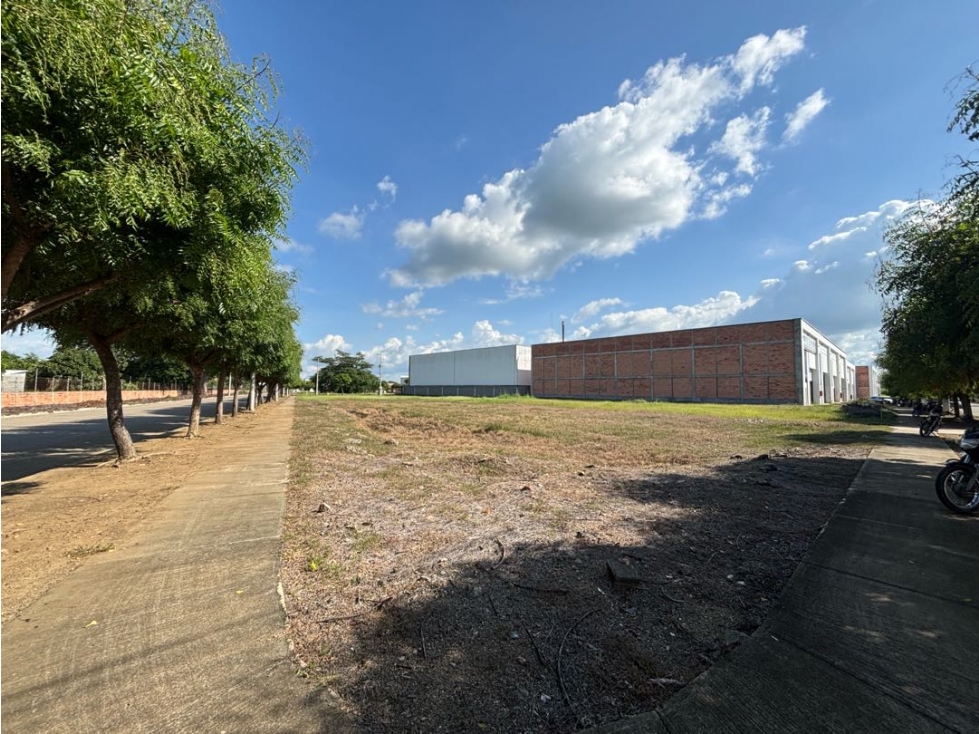 SE VENDE LOTE EN CENTRO INDUSTRIAL.