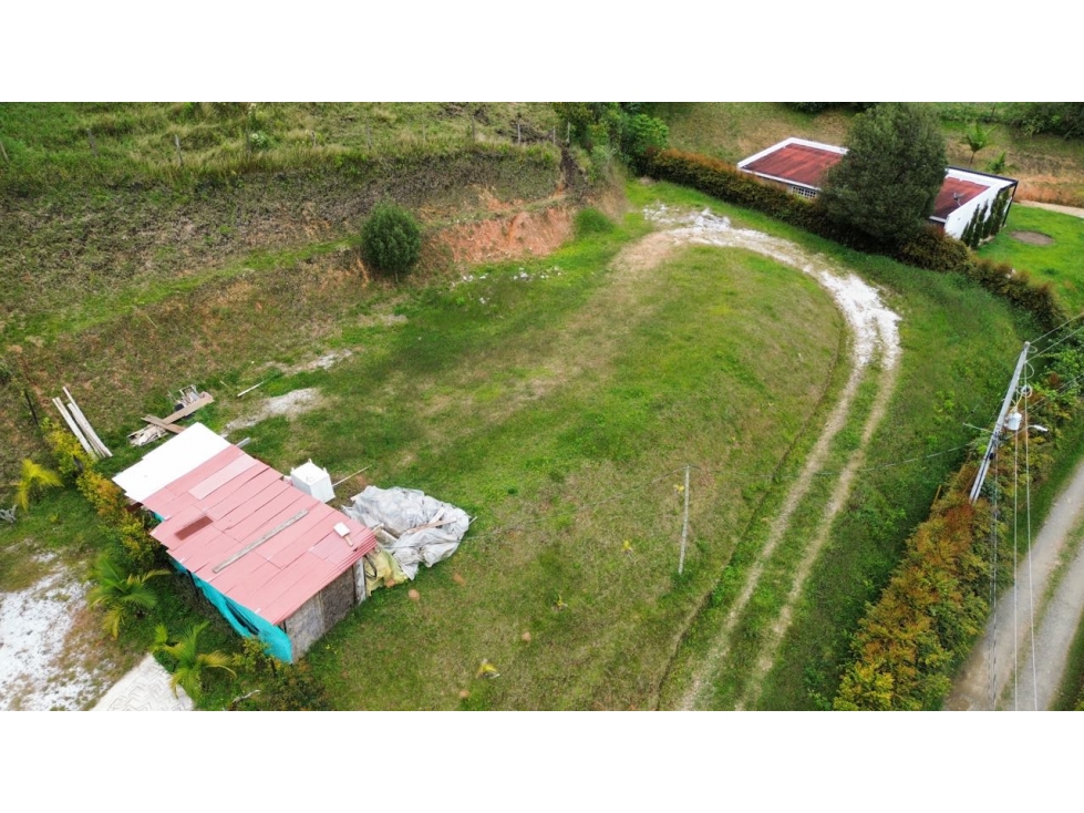 SE VENDE LOTE EN EL QUIRAMA VÍA LA CEJA RIONEGRO A 2.5 km de la vía