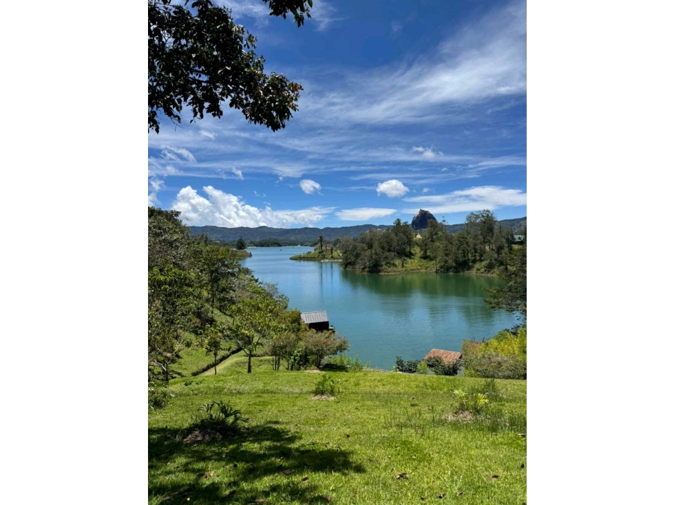 Se vende lote en guatape antioquia