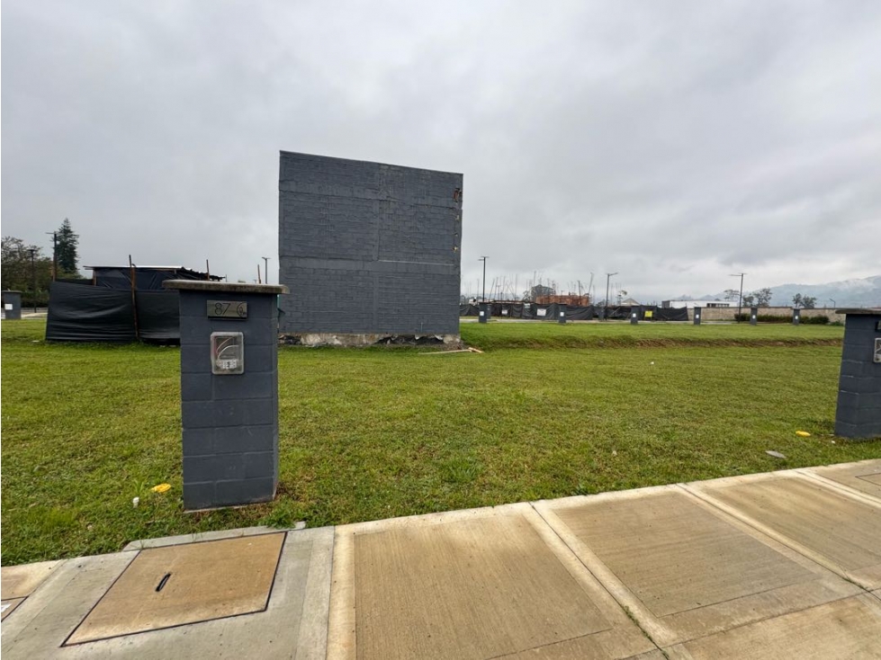 SE VENDE LOTE EN LA CEJA PARA VIVIENDA UNIFAMILIAR DE 2 NIVELES U CERR — foto 3
