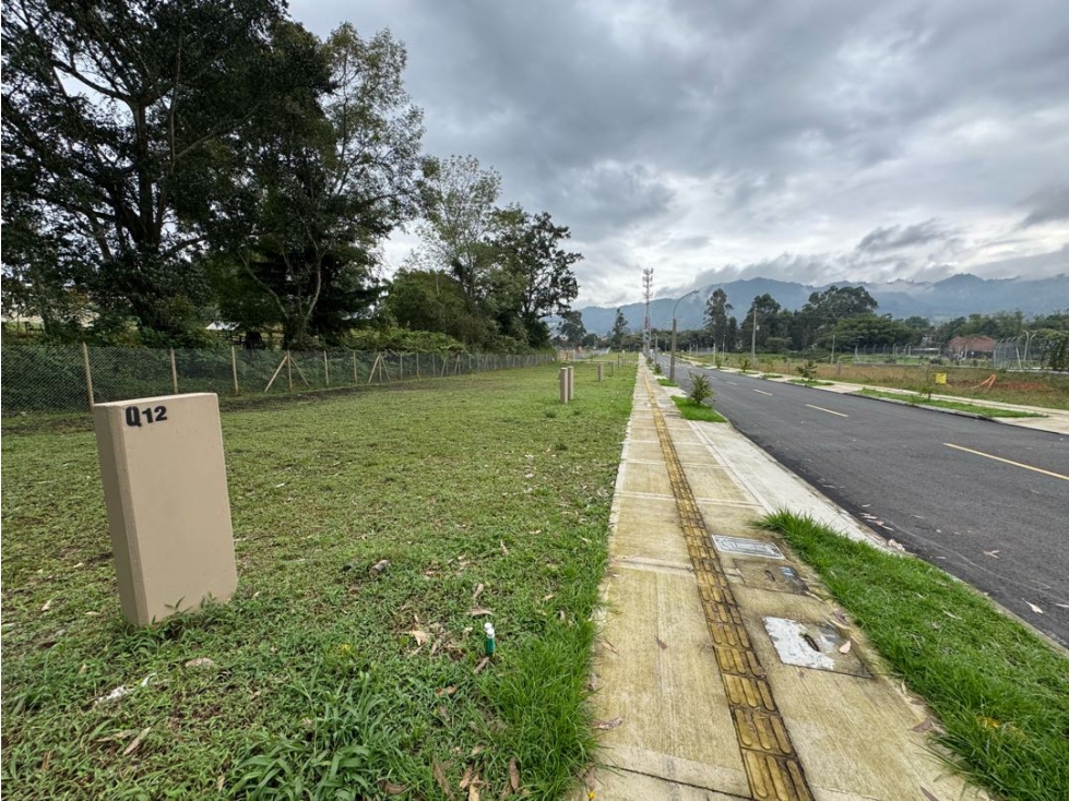 SE VENDE LOTE EN LA CEJA PARA VIVIENDA UNIFAMILIAR JARDINES DE LA COLO