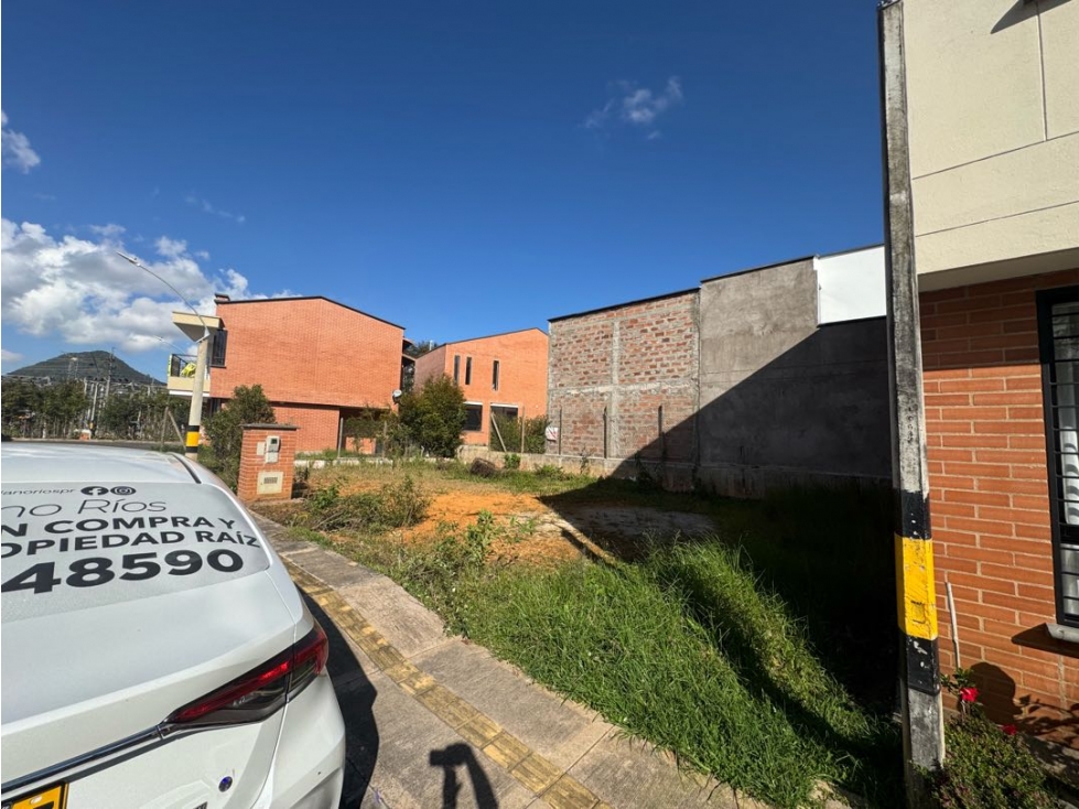 SE VENDE LOTE EN LA CEJA UNIDAD ABIERTA CERCA AL VIVA 104 m2 — foto 2