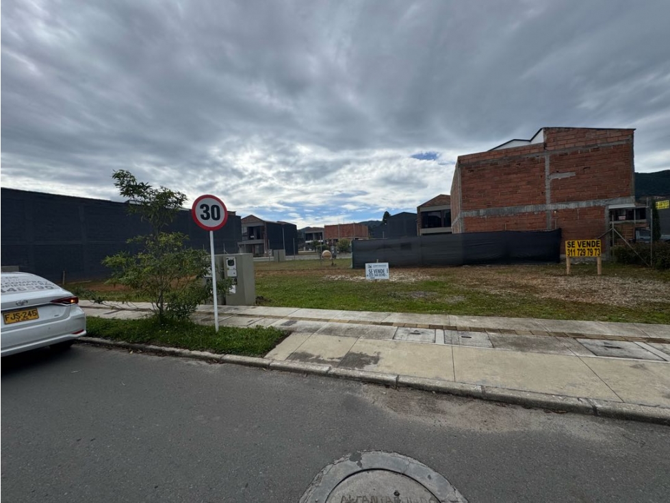 SE VENDE LOTE EN LA CEJA UNidadLuna valles SIN COSTO DE ADMINISTRACIÓN — foto 2