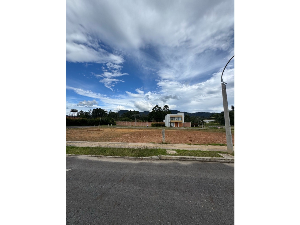 SE VENDE LOTE EN LA CEJA UNIDAD VILLA MAUX SECTOR EL TAMBO PARA VIVIEN — foto 2