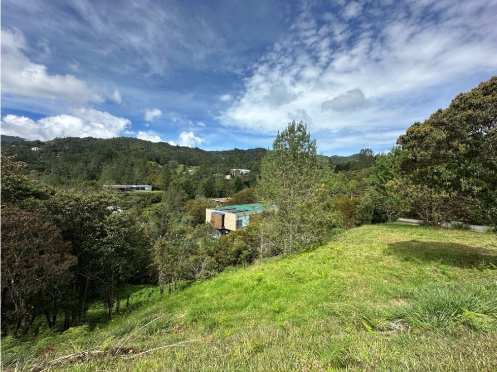 SE VENDE LOTE EN LA LOMA DEL ESCOBERO. ENVIGADO. — foto 2