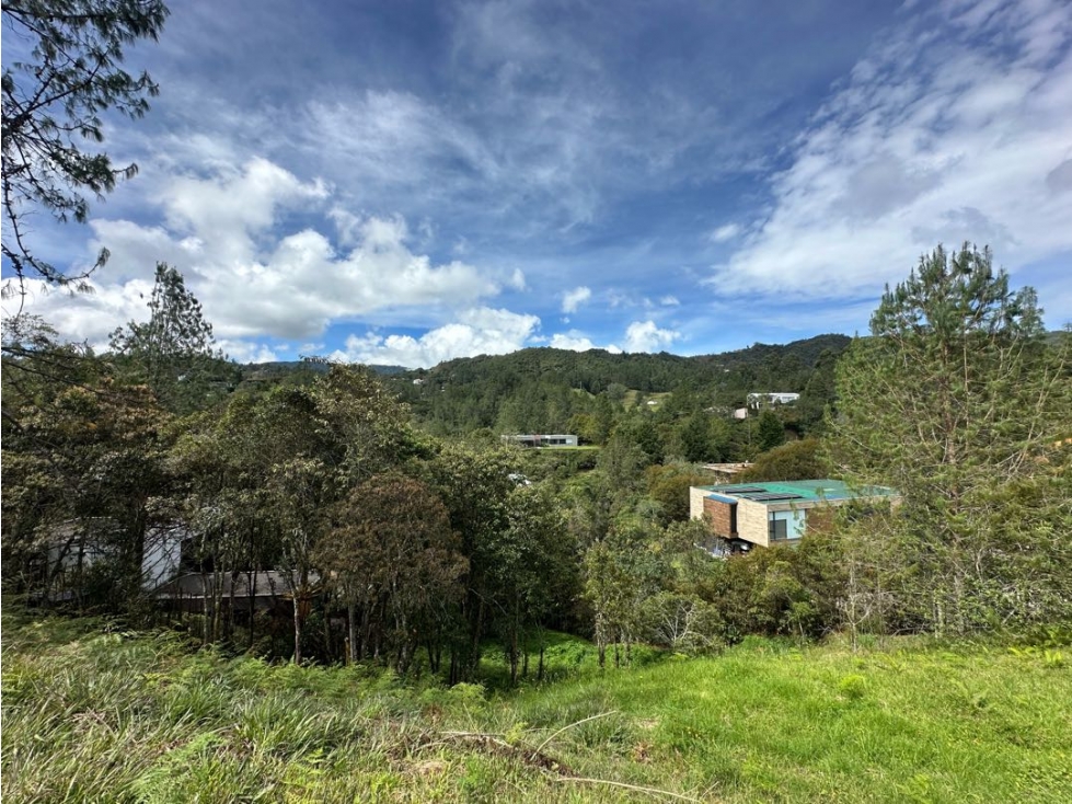 SE VENDE LOTE EN LA LOMA DEL ESCOBERO. ENVIGADO. — foto 3