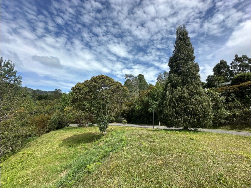 SE VENDE LOTE EN LA LOMA DEL ESCOBERO. ENVIGADO. — foto 4