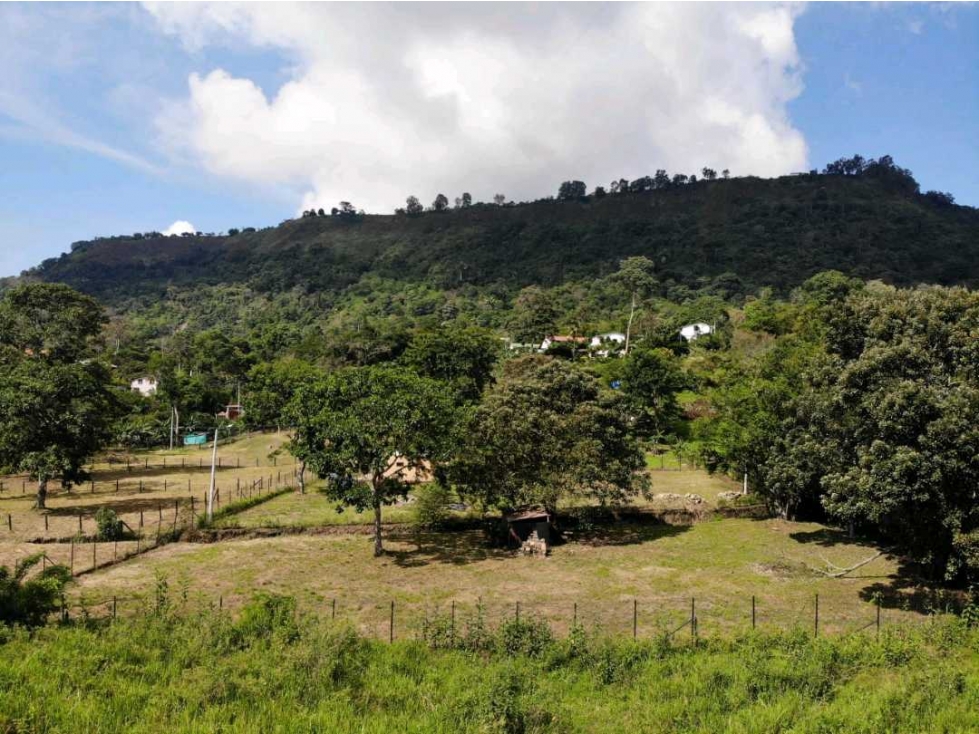 SE VENDE LOTE EN LA MESA" SECTOR ZAPATA BAJA" SE RECIBE VEHICULO