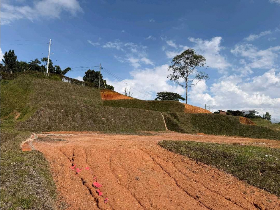 SE VENDE LOTE EN MARVERDE,CERCA A EL CLUB LA MACARENA,MUY CENTRAL. — foto 3