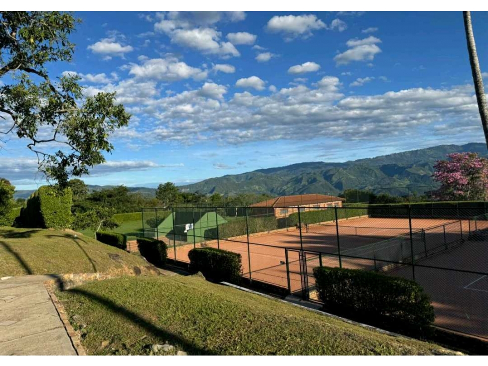 Se Vende Lote en Miralomas - 3