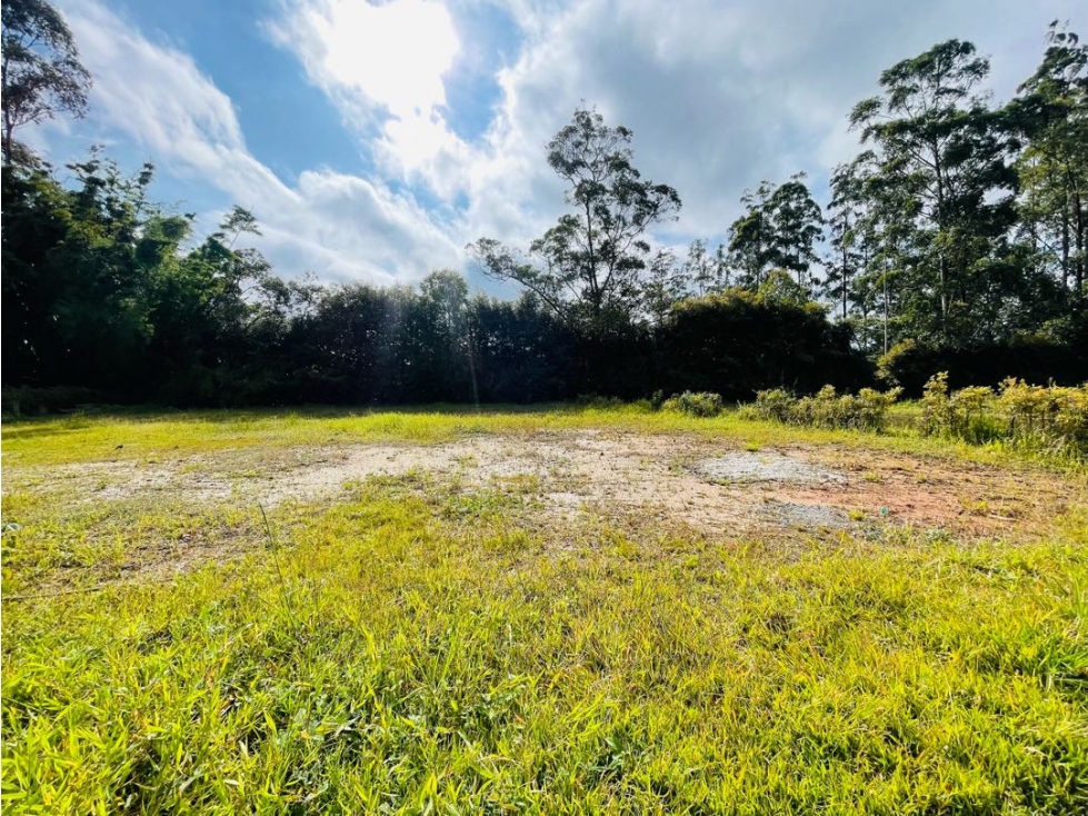 Se vende lote en parcelación ubicada en Llanogrande