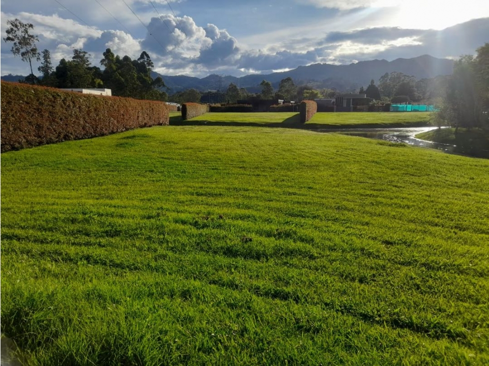 Se vende lote en parcelación ubicada en Llanogrande